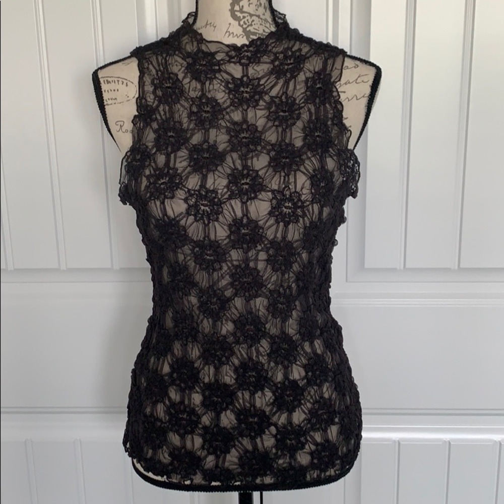WORTH Black Sleeveless Overlay Top. Size Petite